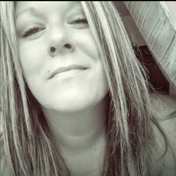 Meet your Posher, Ashley - Picture 3 of 5