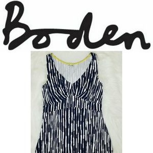 Boden Women's sleeveless Vneck stretch tank