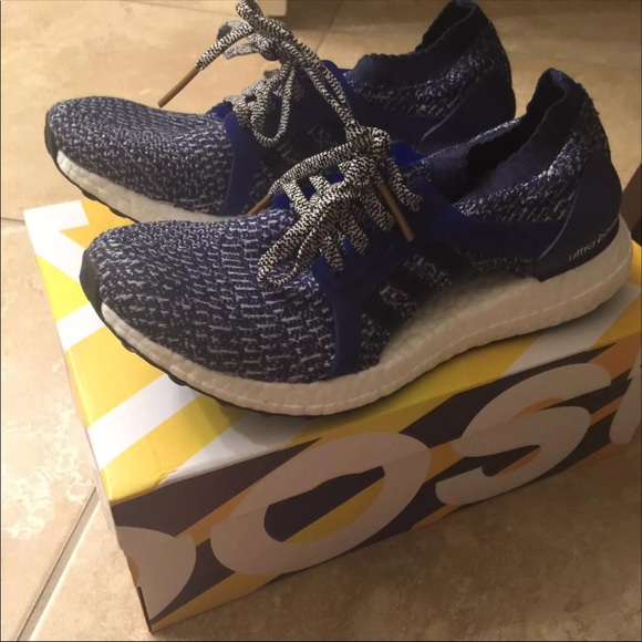 Women's Adidas UltraBoost Size 7 - Picture 2 of 4