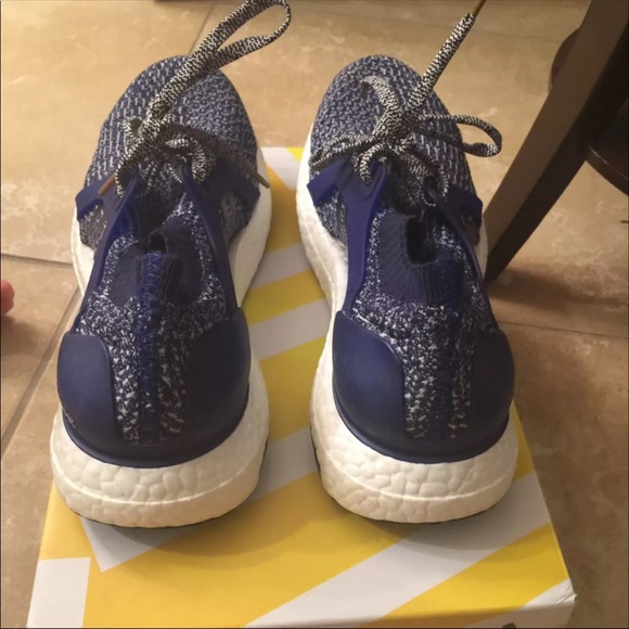 Women's Adidas UltraBoost Size 7 - Picture 3 of 4
