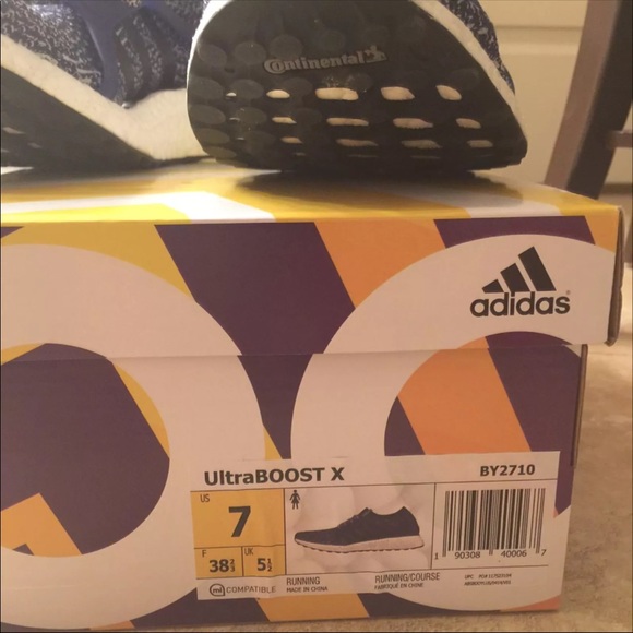 Women's Adidas UltraBoost Size 7 - Picture 4 of 4