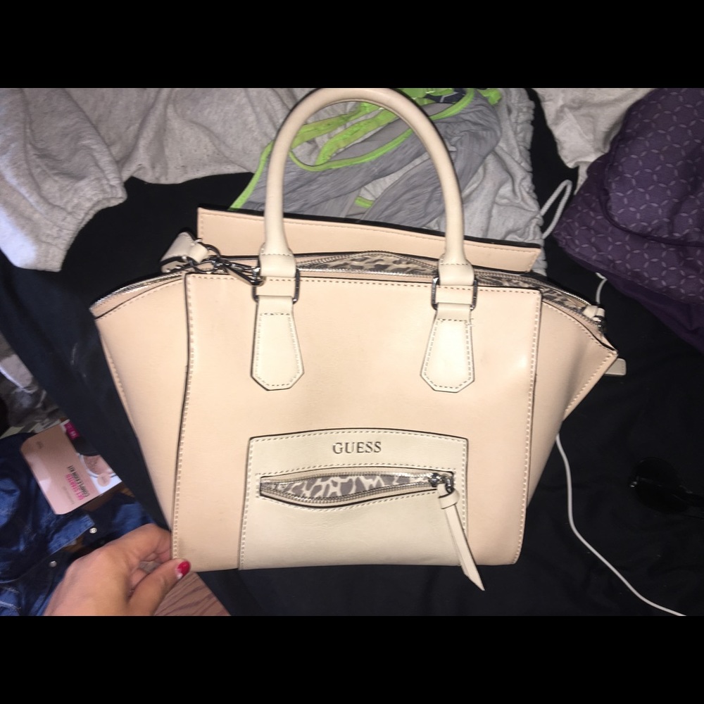 BRAND NEW GUESS BAG