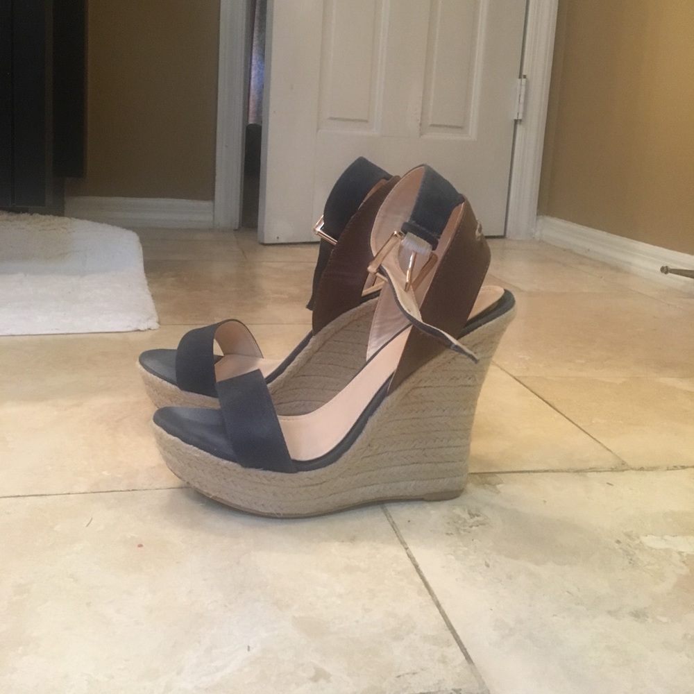 Shoes - Picture 4 of 4