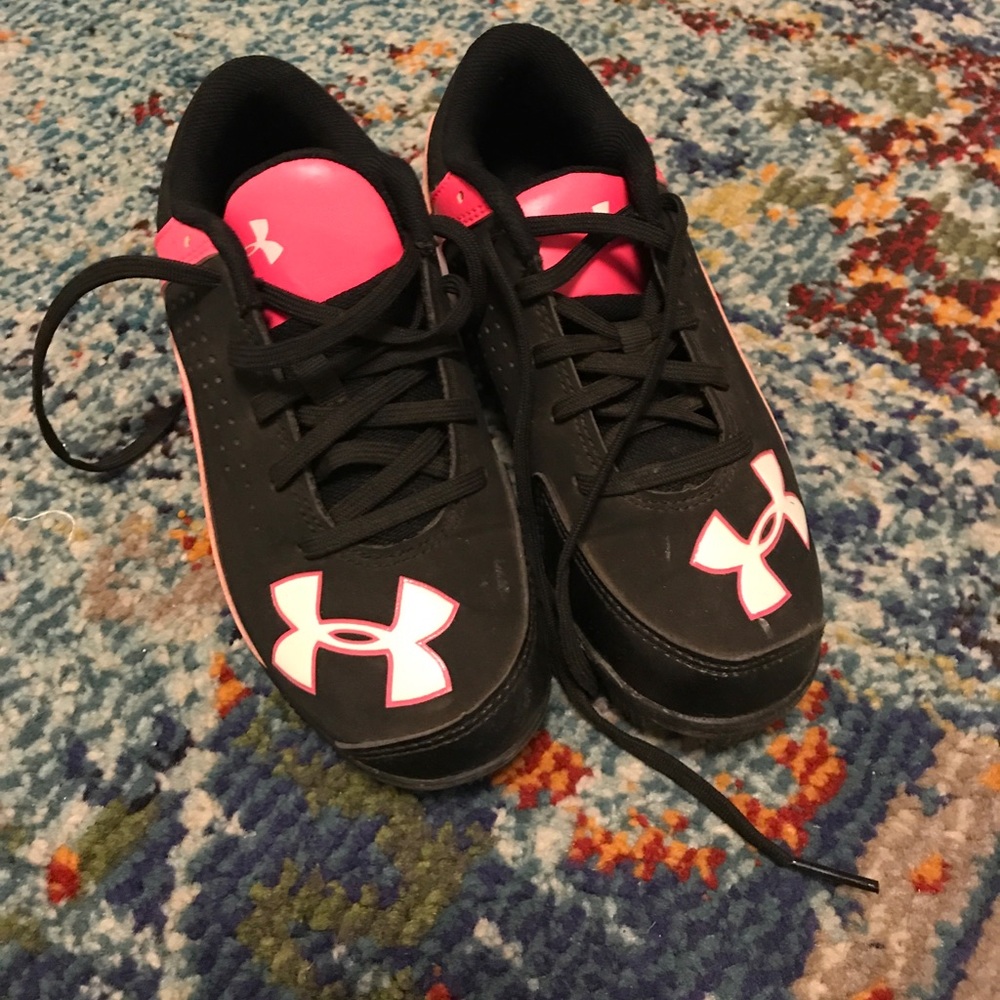 Under Armor Soccer Cleats (Girls)