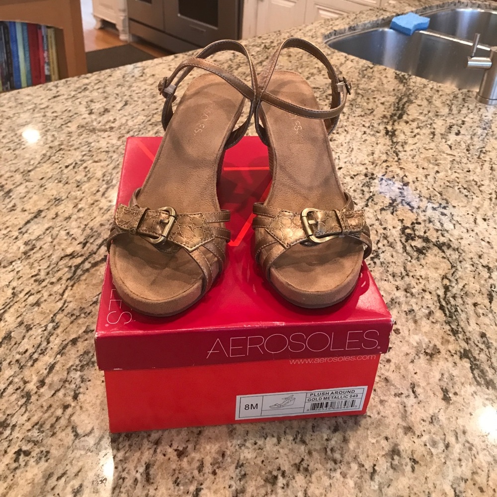 Aerosols Plush Around sandals.  Size 8.