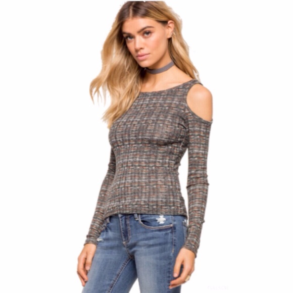 1 LEFT💋SALE Fan Fav Boho Cold Shoulder Top - Picture 3 of 5