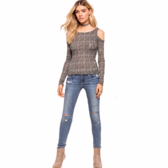 1 LEFT💋SALE Fan Fav Boho Cold Shoulder Top - Picture 5 of 5
