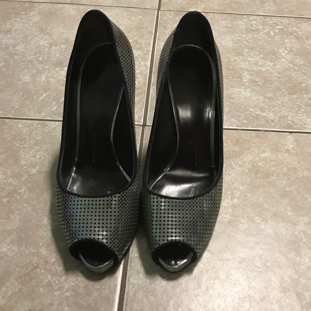 Authentic Giuseppe Zanotti metallic pumps