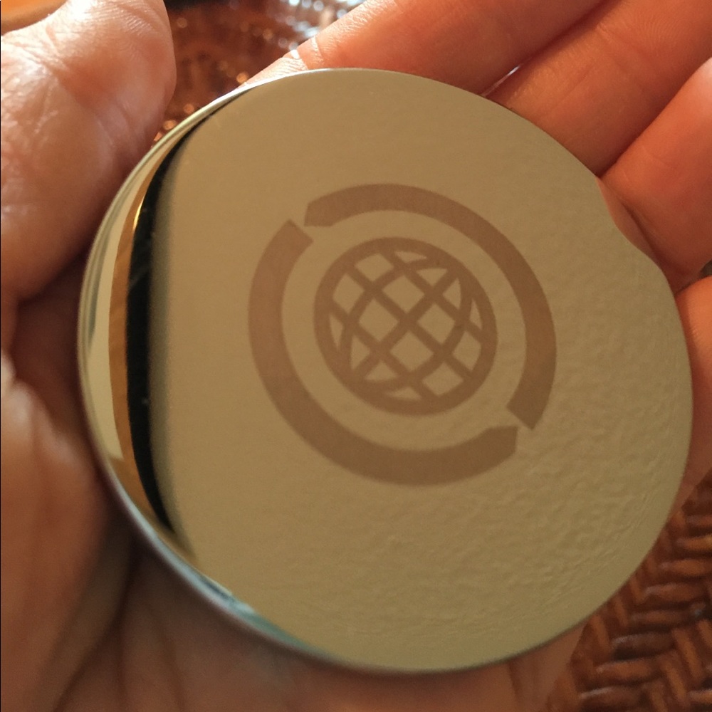 Max Studio Compact Mirror - Picture 2 of 4
