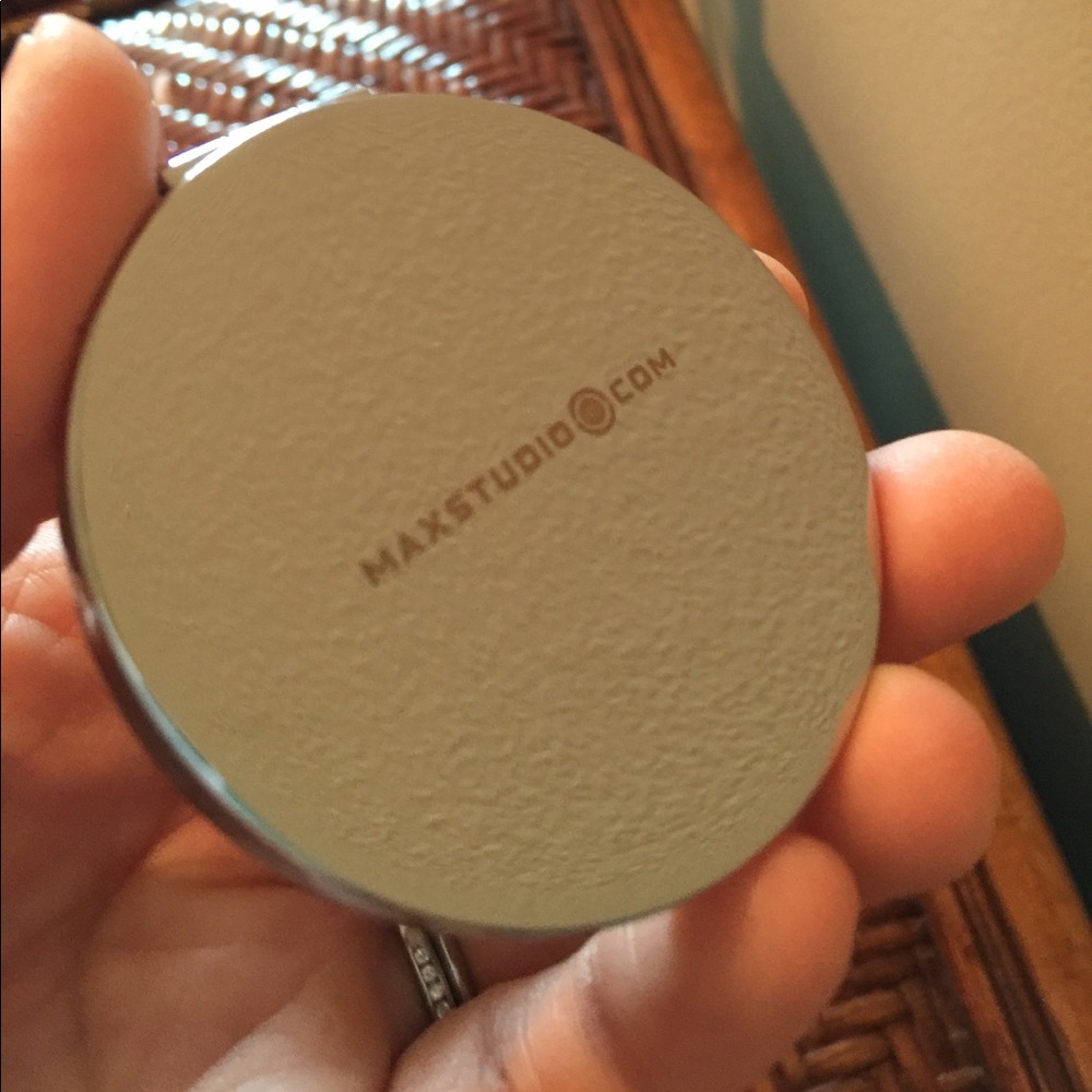 Max Studio Compact Mirror - Picture 3 of 4