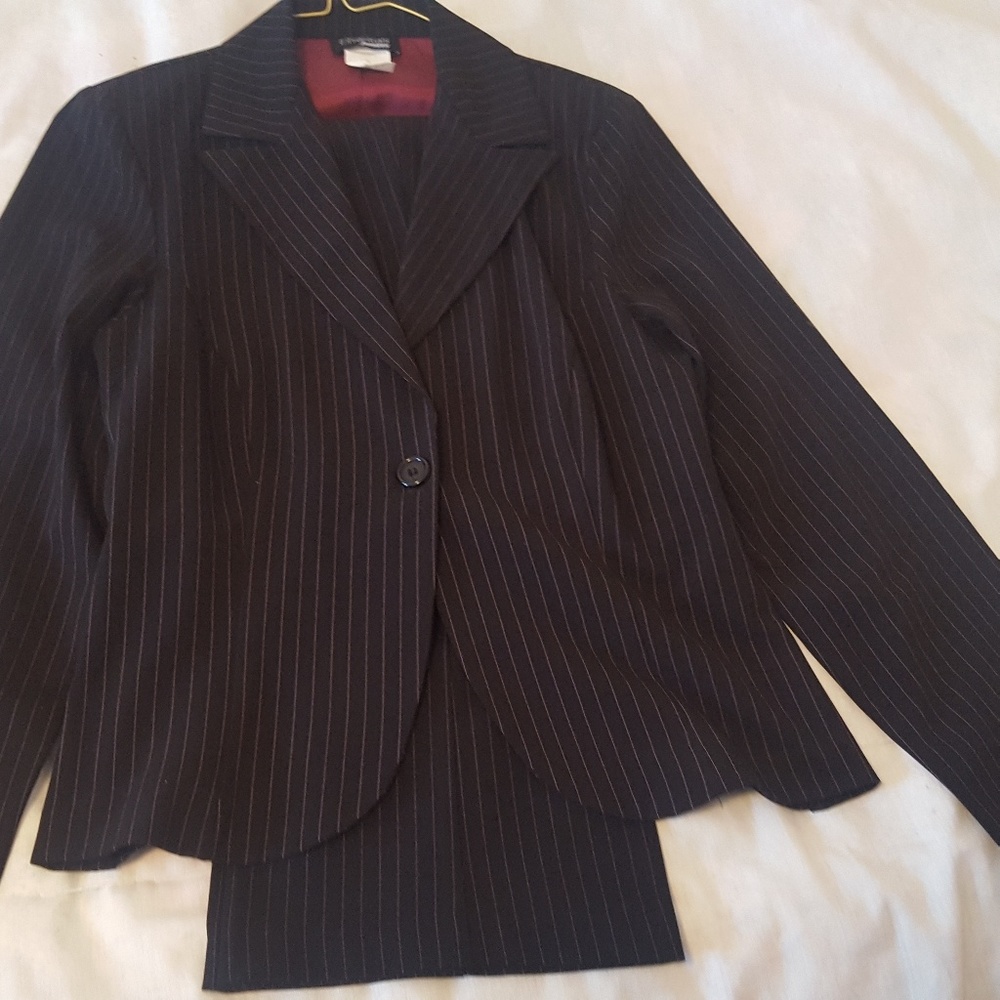 Suit black/pink pinstripe