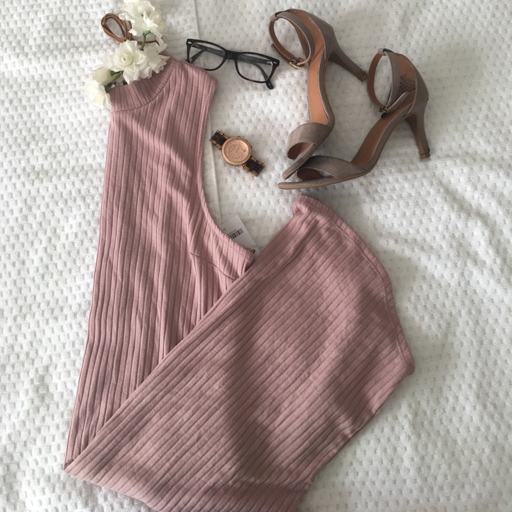 Knee-length Form Fitting Dress in Rose NWT