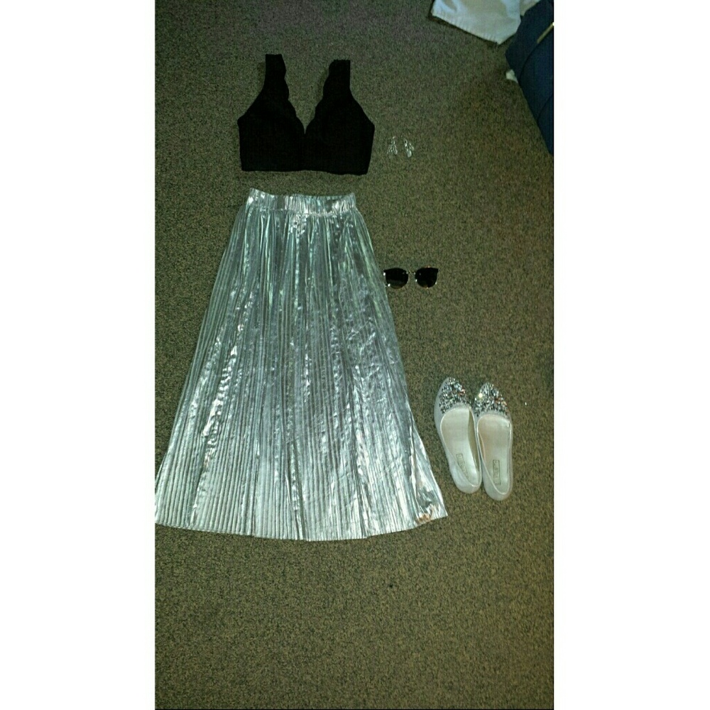 H&M Long Silver pleated stretchy Skirt Size 2
