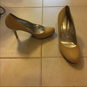Jessica Simpson nude pumps
