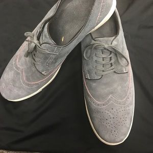 Gently used men's Hush Puppies size 13