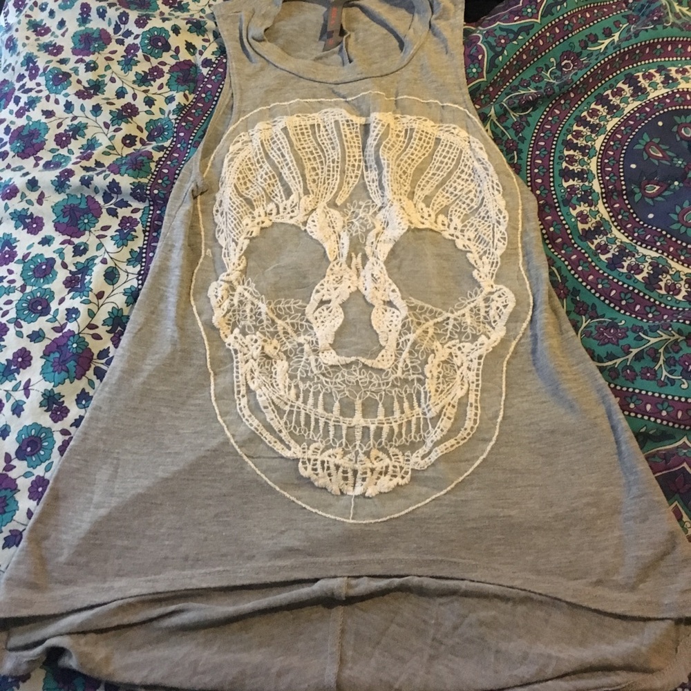 Grey tank top with skull face