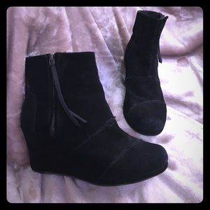 TOMS Desert Wedge Suede Booties