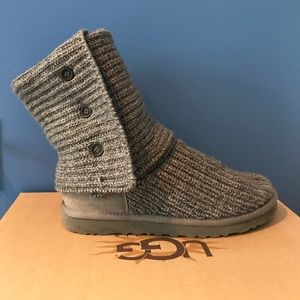 LAST DAY TO BUY - Grey knit UGG boots