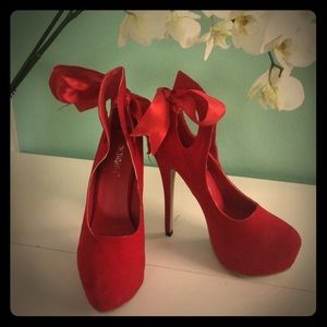 Gorgeous Red Pumps