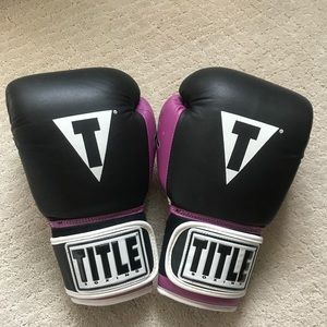 Title Boxing Size M boxing gloves
