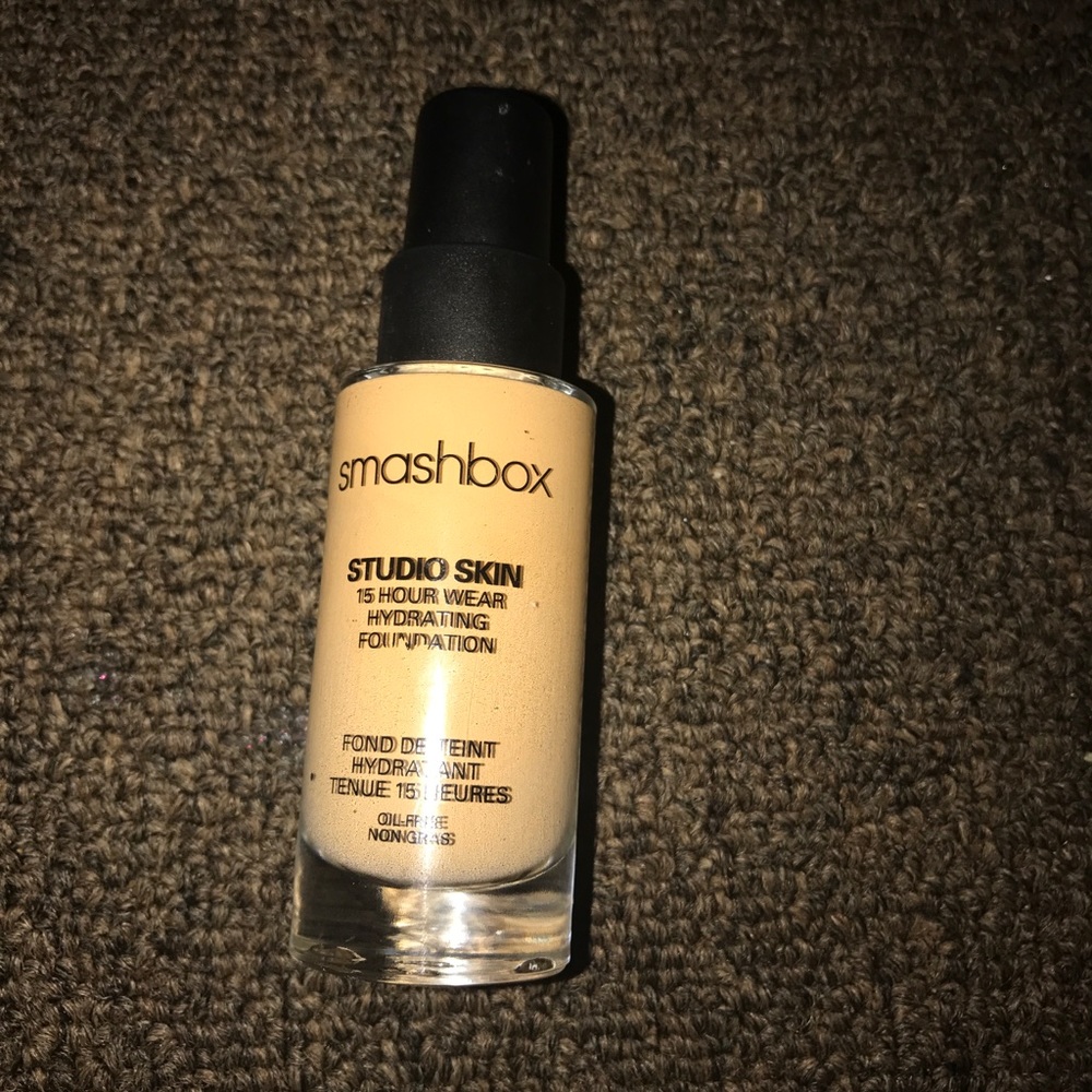 Smashbox foundation 2.3