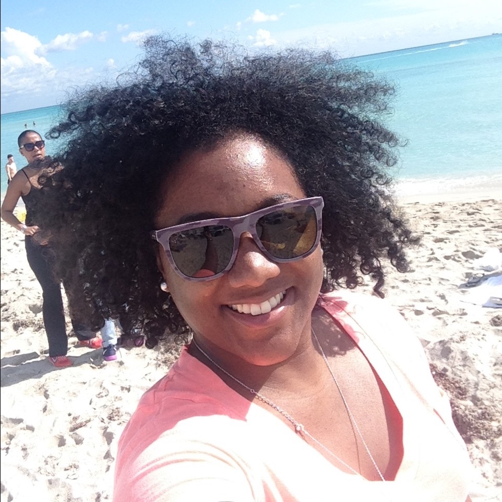 Meet your Posher, Rebeca