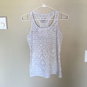 🏃PERFECT white breathable Oiselle run tank 🏃