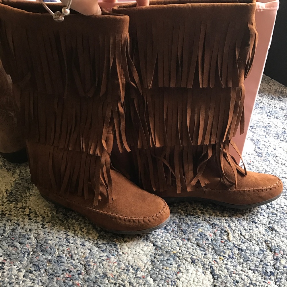 Fringe boots