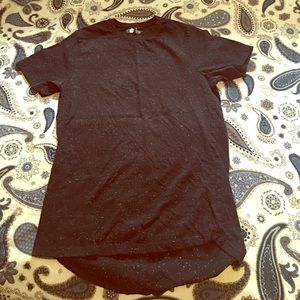 SIZE: small. T-Shirt from footlocker.