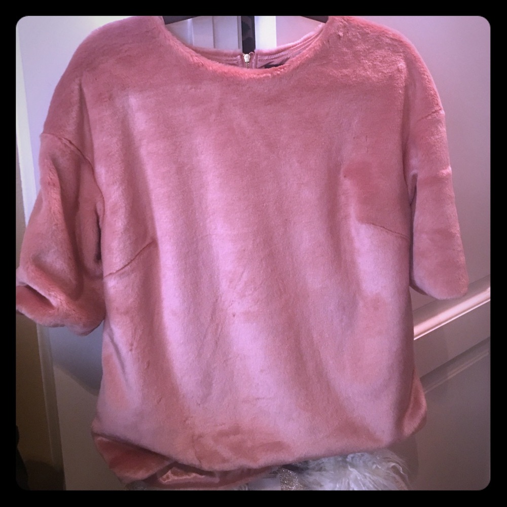 H&M blush pink faux fur top. W/large cut sleeves
