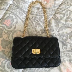 Express pleated handbag with chain