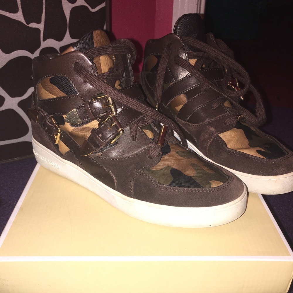 MK  ROBIN HIGH TOP SNEAKER CAMOUFLAGE Size 8