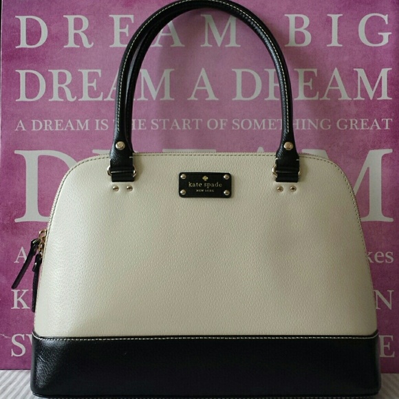 Chic and Classy Kate Spade Bag - Picture 2 of 8