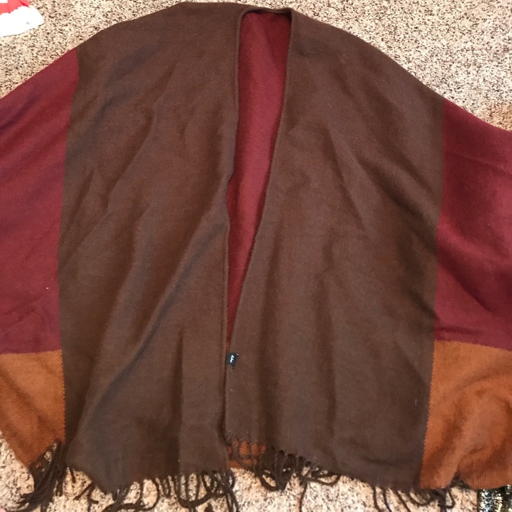 Fall poncho - Picture 2 of 3