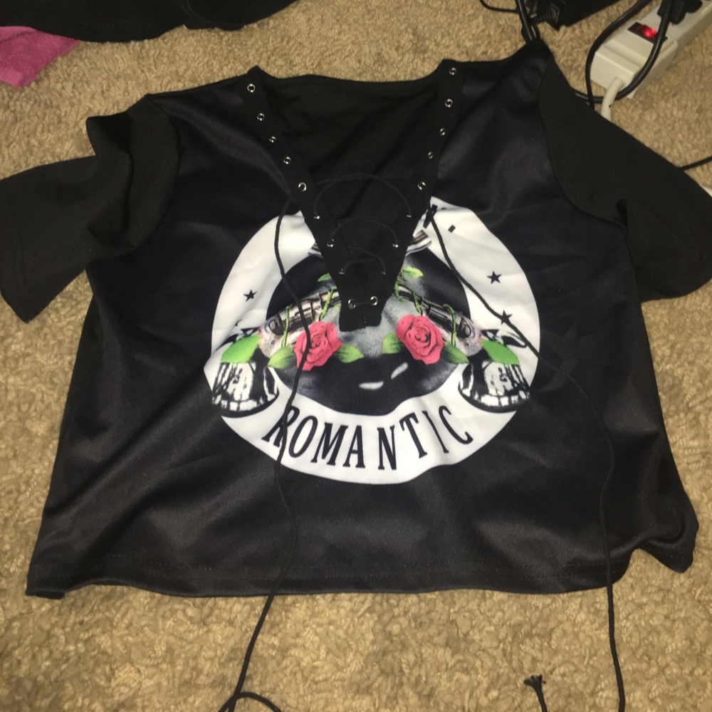 Gun and roses crop top