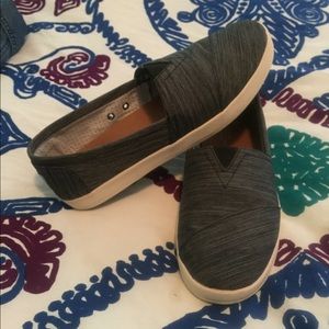 Toms Avalon slip-ons