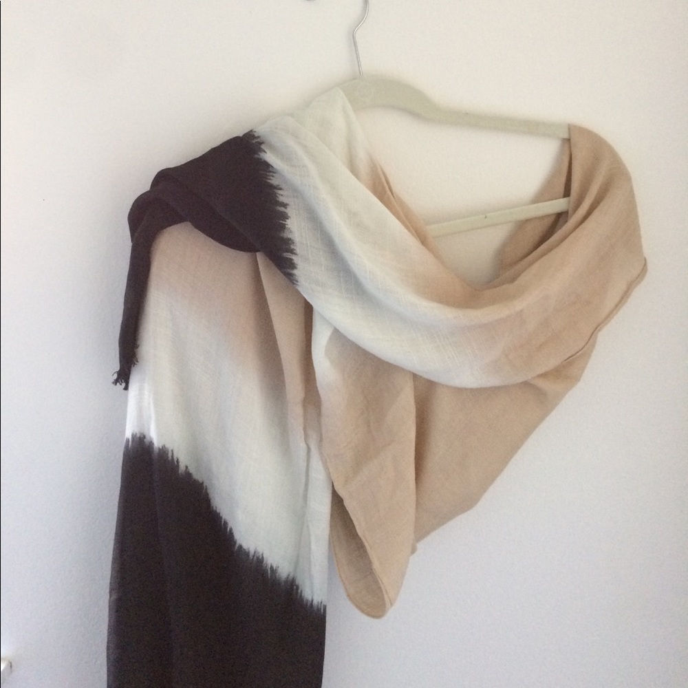Beautiful Ombré scarf :: Vince Camuto