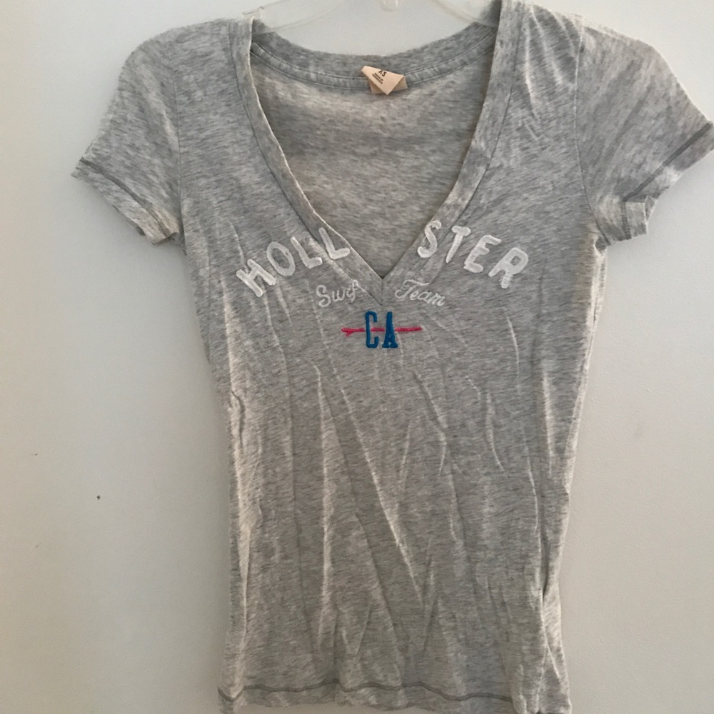 Hollister v neck tshirt