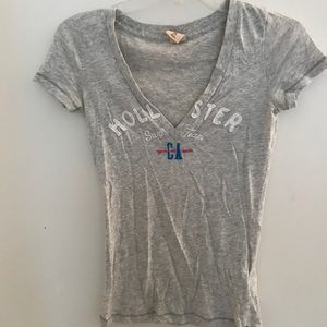 Hollister v neck tshirt