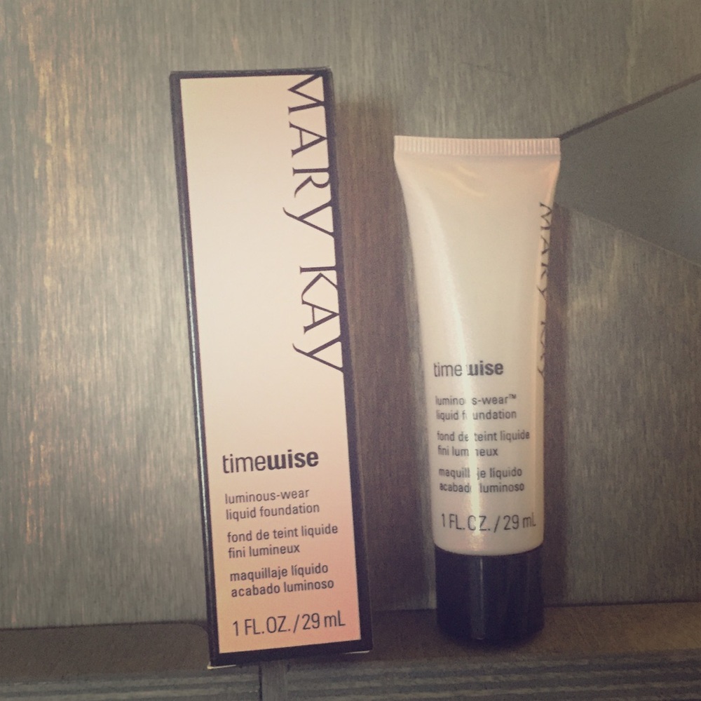 🎀Luminous-Wear Liquid Foundation