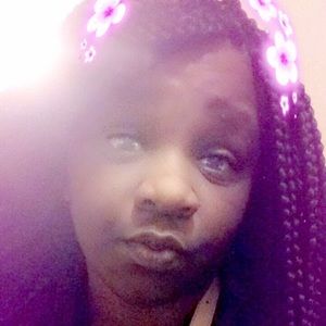 Meet your Posher, Lemondra