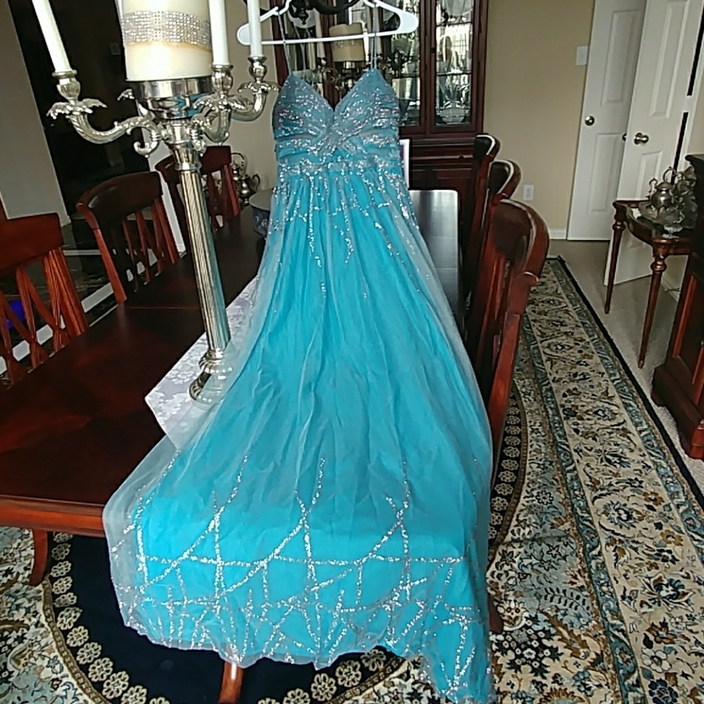 Beautiful dress Hailen Logan by Adrianna Papell