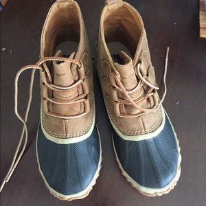 Sorel women's Out N About ankle boots