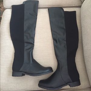 Knee high black boots, never worn!