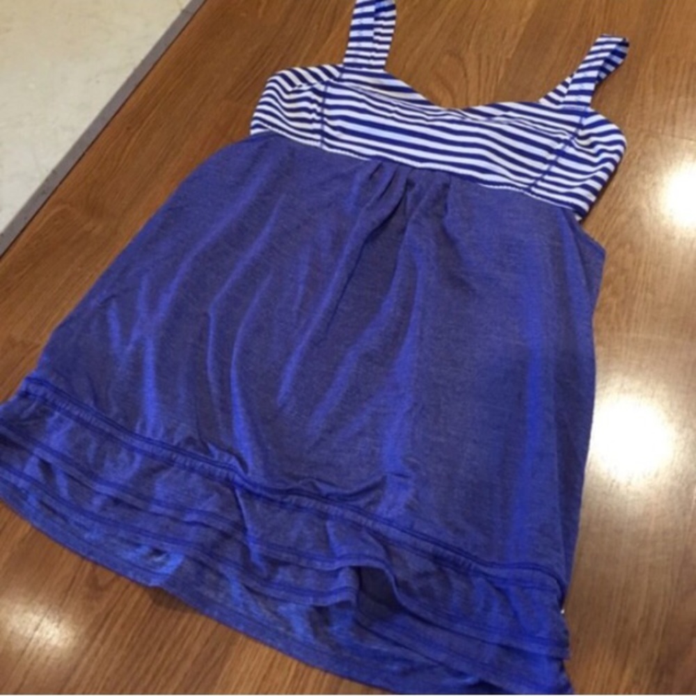 Size 8 it is a blueish/purple color.