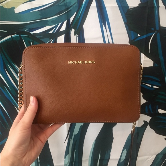 Michael Kors Handbags - Michael Kors Large Jet Set Crossbody in Luggage