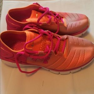 Women's Under Armour Sneakers. Size 9.5