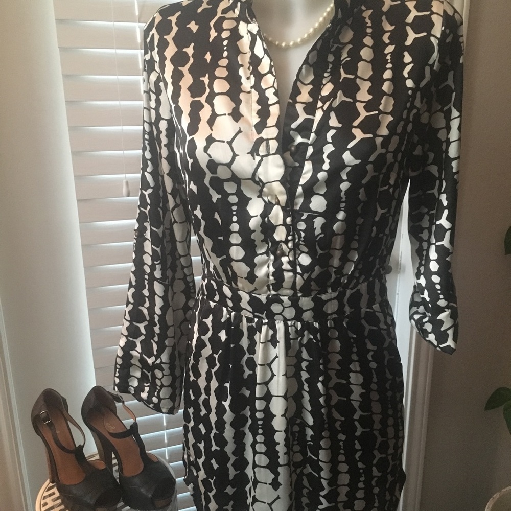 Sexy black & cream dress.