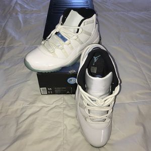 Air Jordan 11 Retro Legend Blues