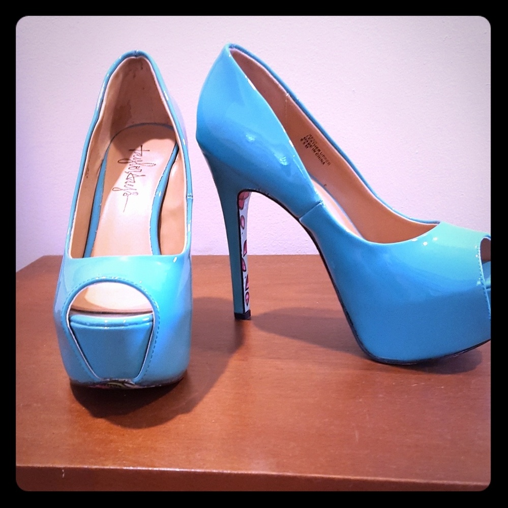 Taylor Says Reva Shoes